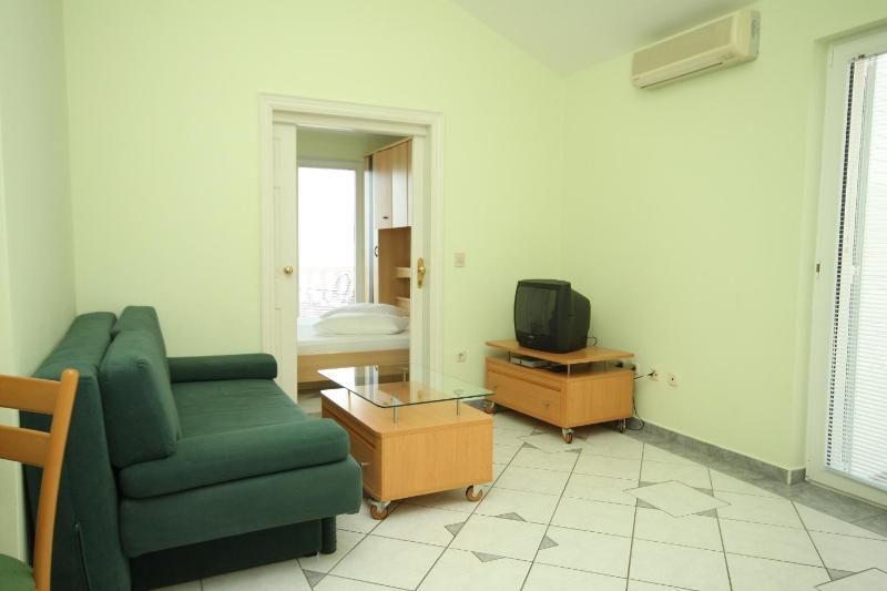 Apartments with a parking space Makarska - 6694 - image 25