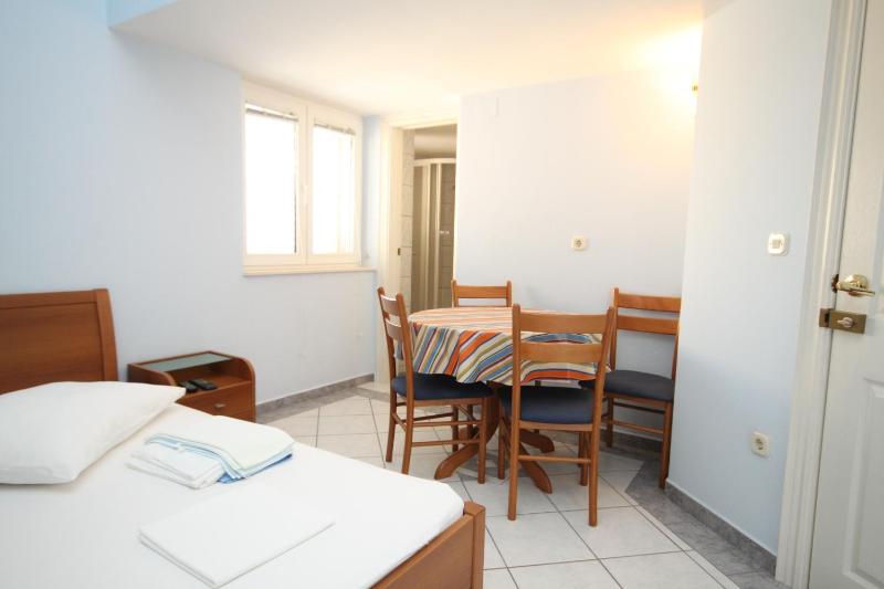 Apartments with a parking space Makarska - 6694 - image 30