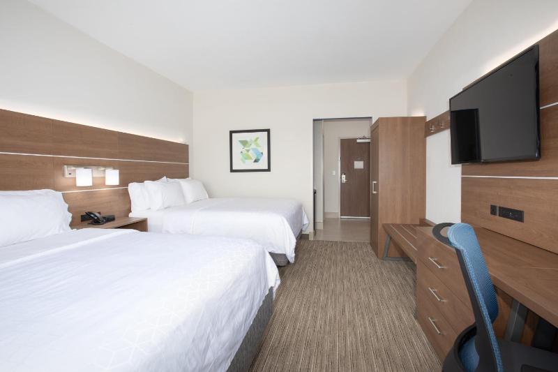 Standard Room with Two Queen Beds image 3