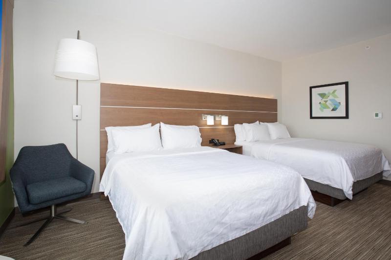 Standard Room with Two Queen Beds image 4