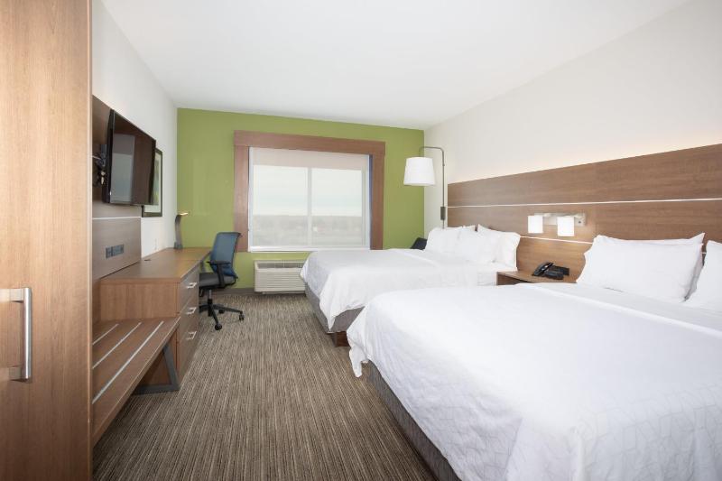 Standard Room with Two Queen Beds image 2