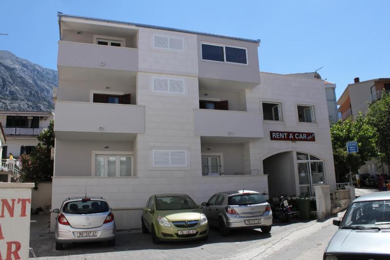 Apartments by the sea Baska Voda Makarska - 6848 - image 1
