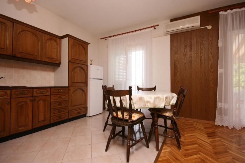 Apartments with a parking space Novalja Pag - 6491 - image 2