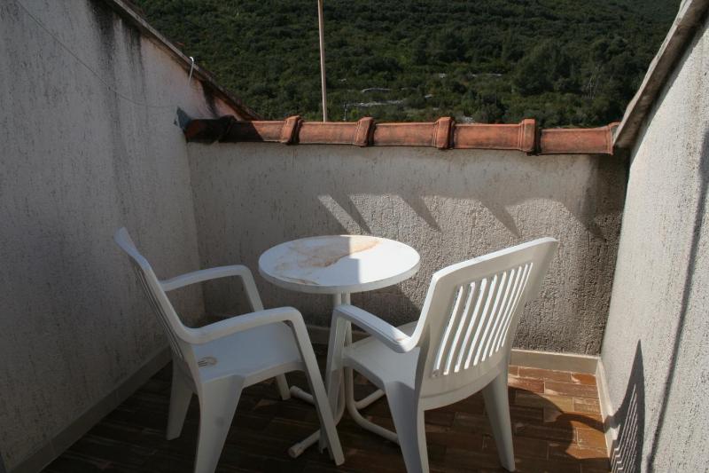 Three-Bedroom Apartment with Terrace and Sea View image 4