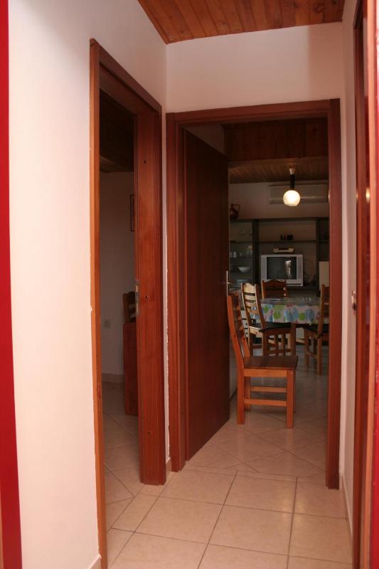 Three-Bedroom Apartment with Terrace and Sea View image 2