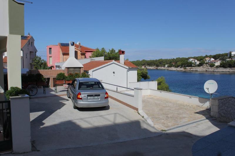Apartments by the sea Bilo Primosten - 8364 - image 15
