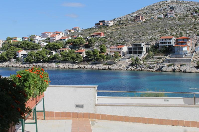 Two-Bedroom Apartment with Terrace and Sea View image 3