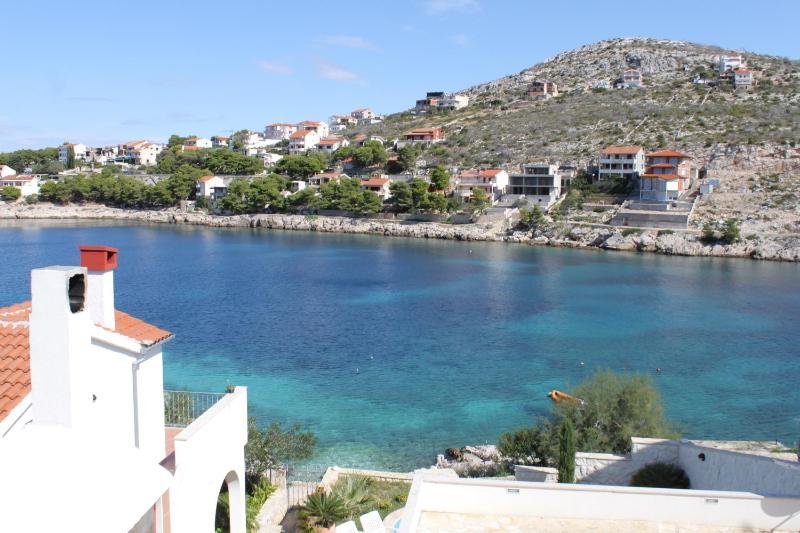 One-Bedroom Apartment with Balcony and Sea View image 3