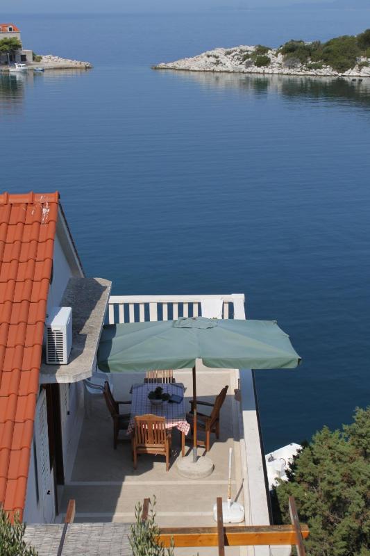 One-Bedroom Apartment with Terrace and Sea View image 3