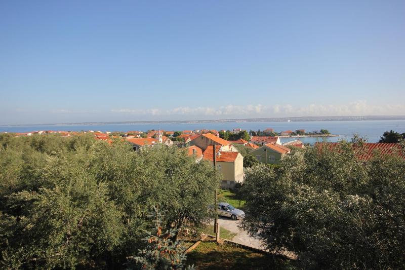 One-Bedroom Apartment with Balcony and Sea View image 3