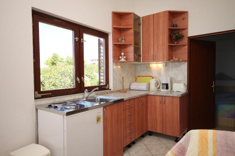 One-Bedroom Apartment with Terrace and Sea View image 4