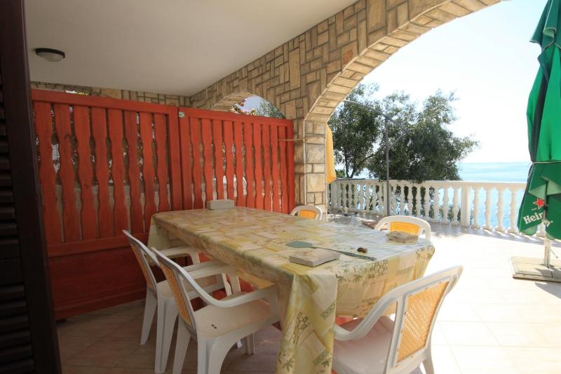 One-Bedroom Apartment with Terrace and Sea View image 3