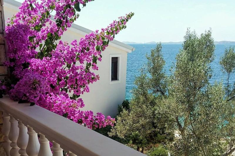 One-Bedroom Apartment with Terrace and Sea View image 2