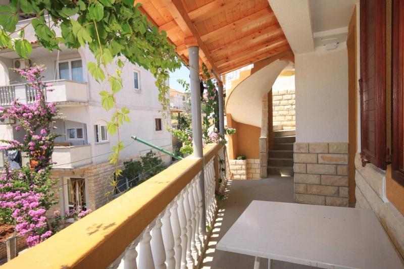Two-Bedroom Apartment with Balcony and Sea View image 4