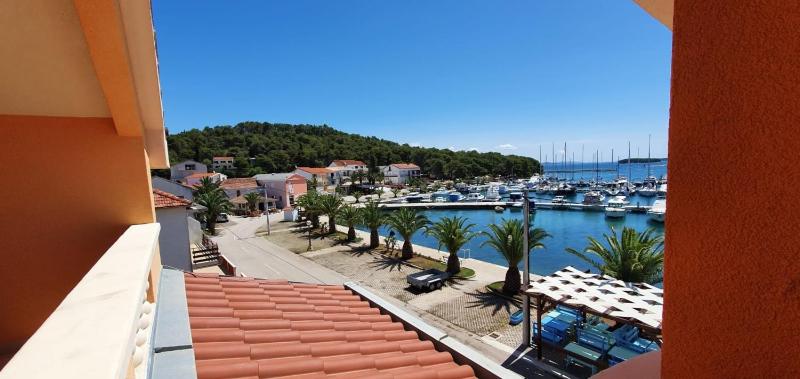 One-Bedroom Apartment with Terrace and Sea View image 3