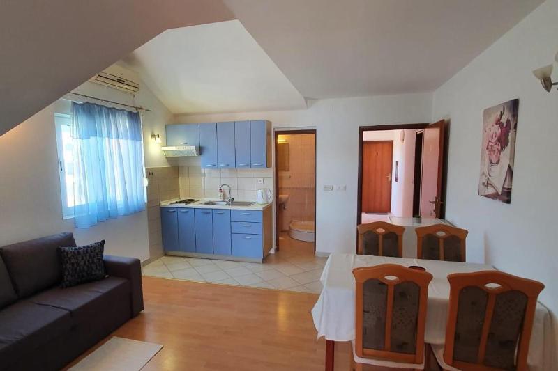 One-Bedroom Apartment with Terrace and Sea View image 4