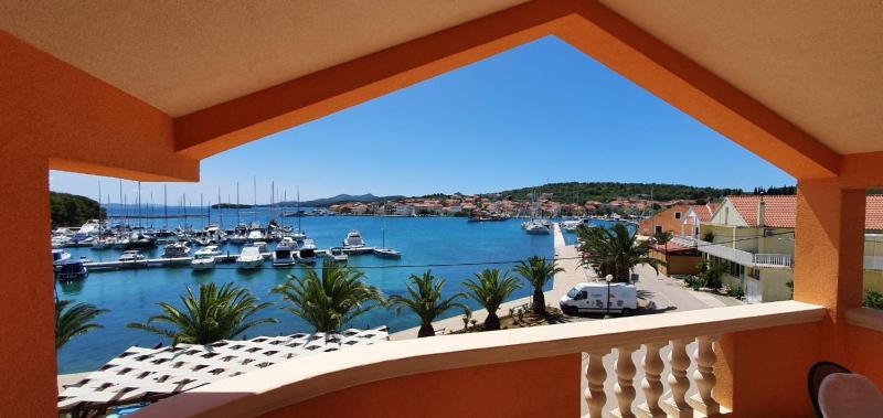 One-Bedroom Apartment with Terrace and Sea View image 3