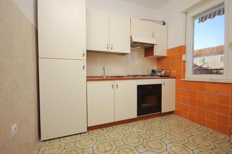 Apartments by the sea Kastel Stafilic - Kastela - 8621 - image 15
