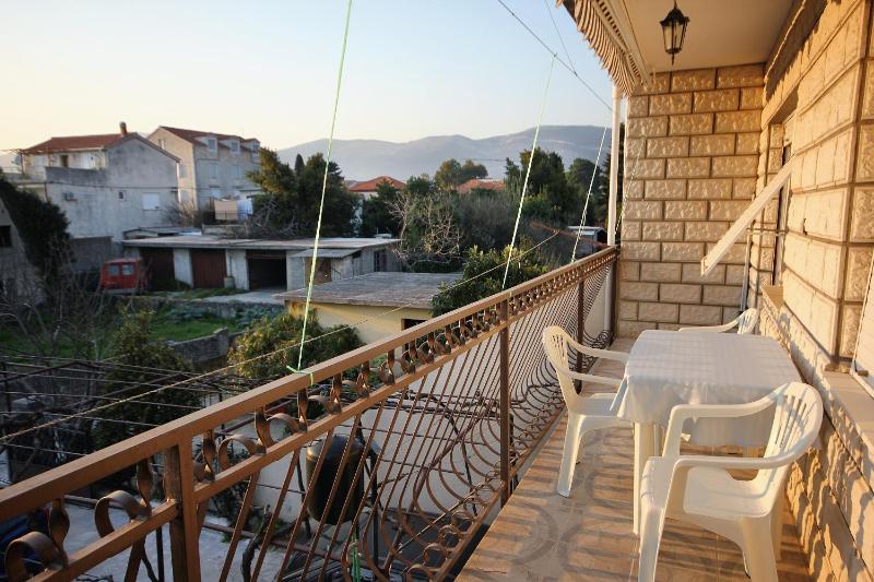 Apartments by the sea Kastel Stafilic - Kastela - 8621 - image 17