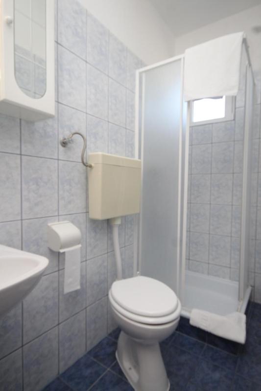 Double Room with Balcony and Sea View image 4