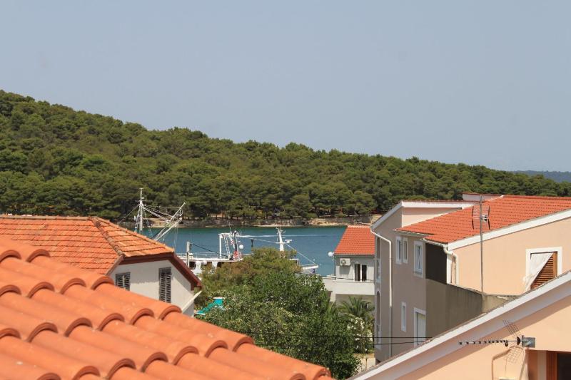 One-Bedroom Apartment with Terrace and Sea View image 3