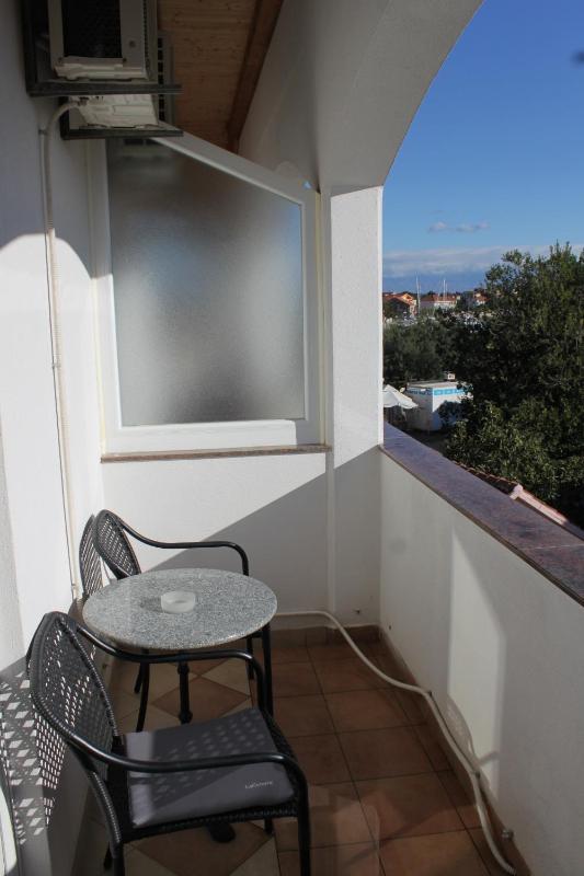 One-Bedroom Apartment with Balcony image 3