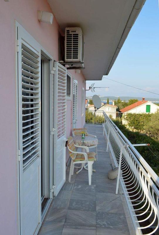 One-Bedroom Apartment with Balcony and Sea View image 3