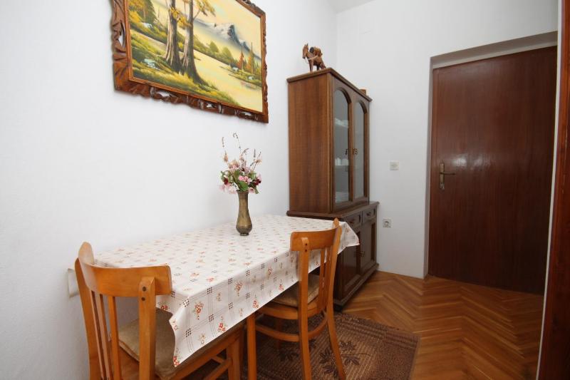 One-Bedroom Apartment with Balcony and Sea View image 4