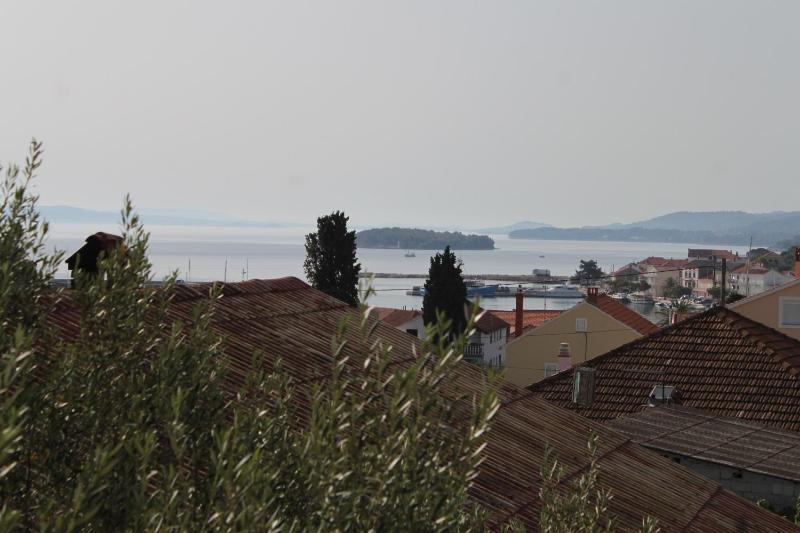 One-Bedroom Apartment with Balcony and Sea View image 2