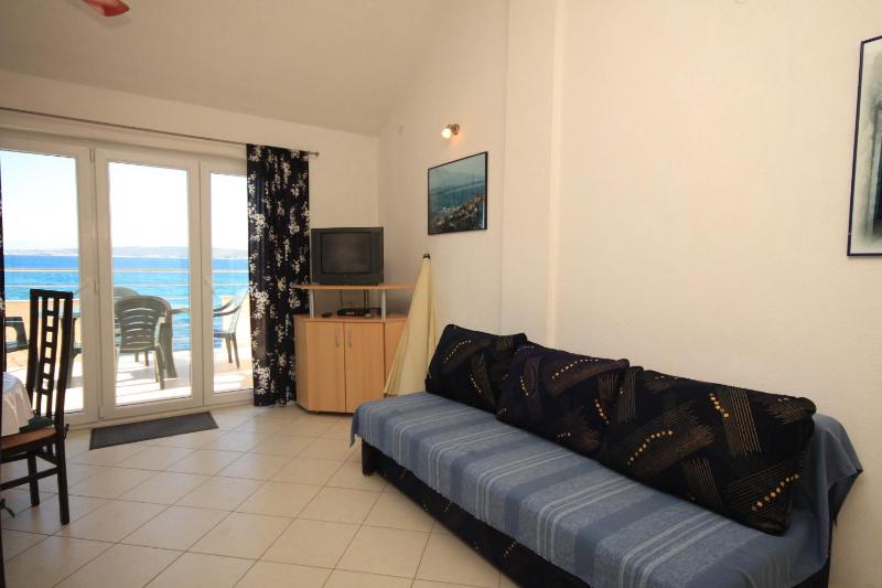 One-Bedroom Apartment with Terrace and Sea View image 1