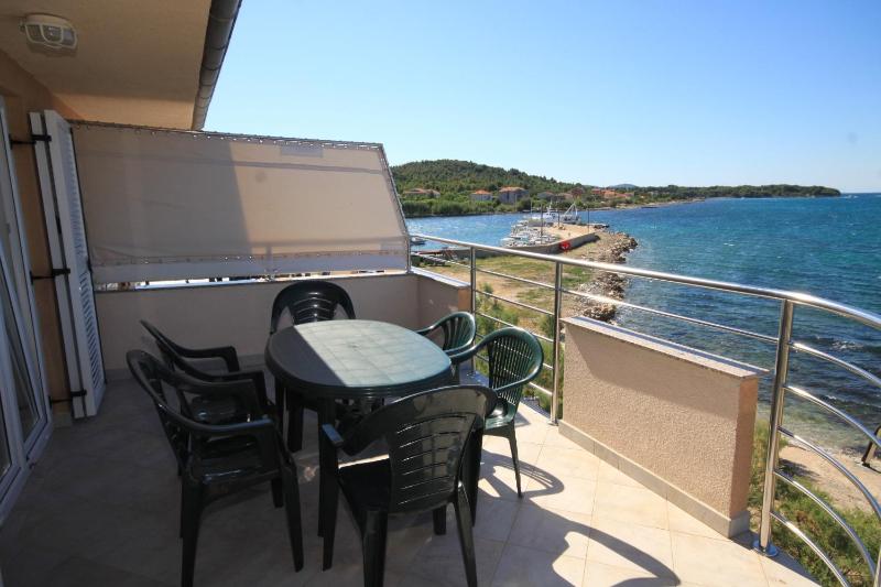One-Bedroom Apartment with Terrace and Sea View image 3