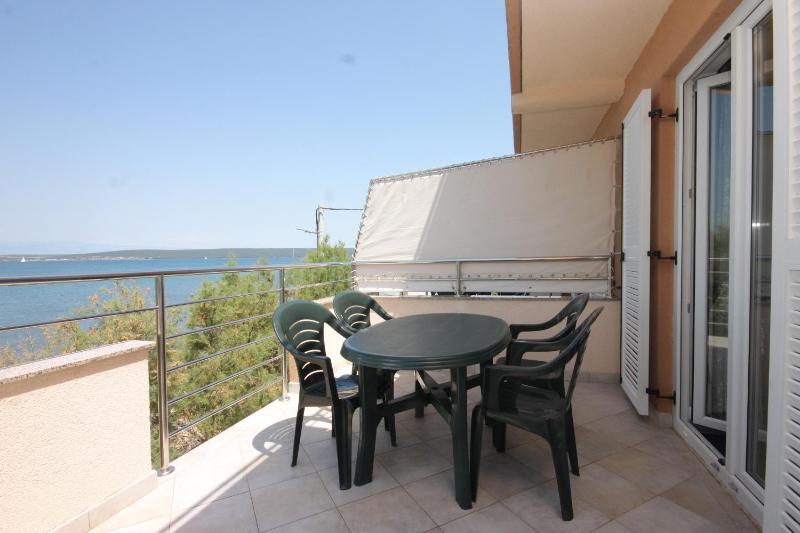 One-Bedroom Apartment with Terrace and Sea View image 4