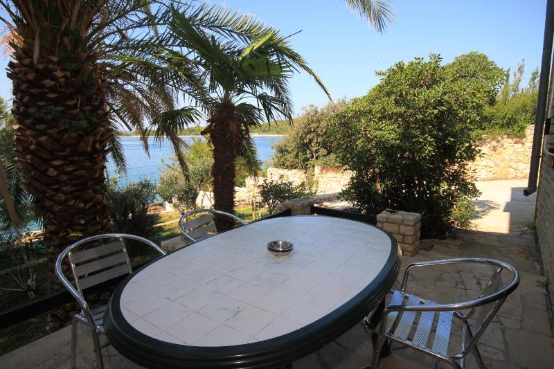 Three-Bedroom Apartment with Terrace and Sea View image 3