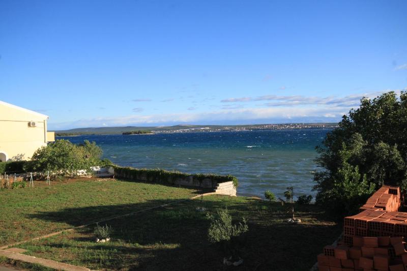 Three-Bedroom Apartment with Terrace and Sea View image 3