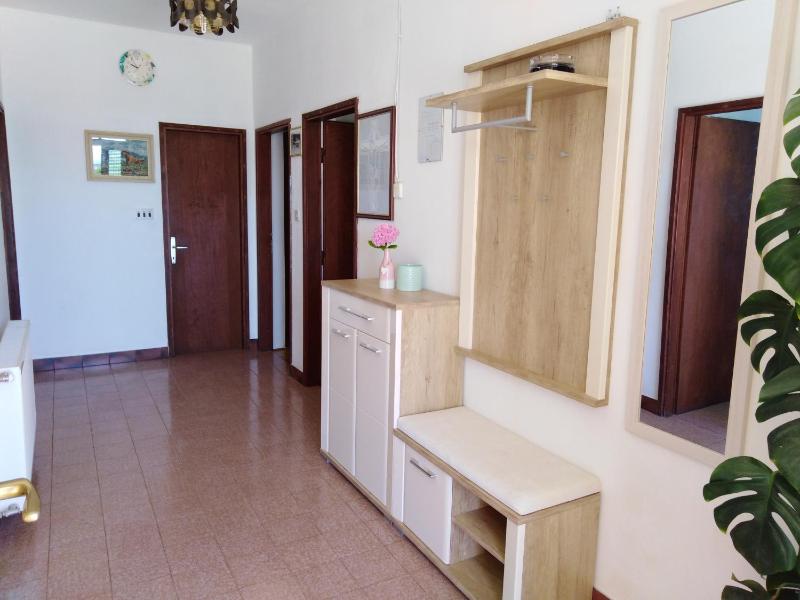 Three-Bedroom Apartment with Terrace and Sea View image 2