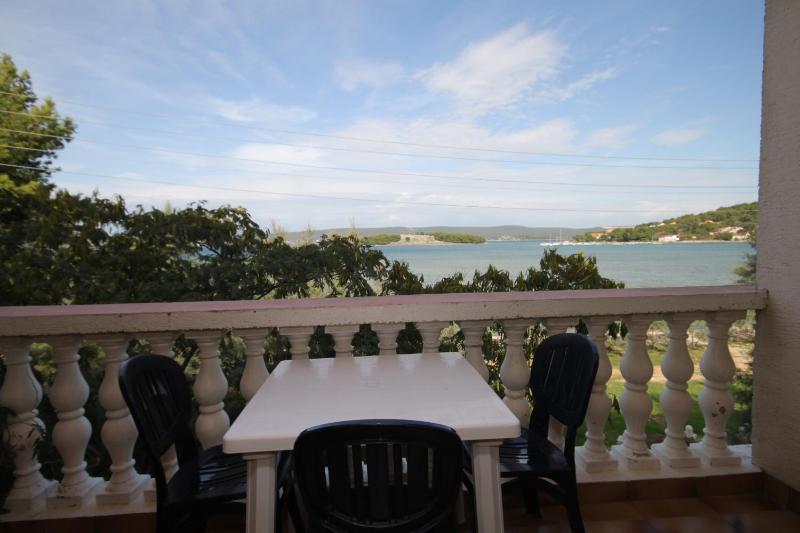 Two-Bedroom Apartment with Balcony and Sea View image 3