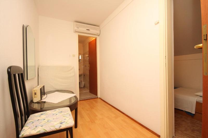 Quadruple Room with Terrace image 2
