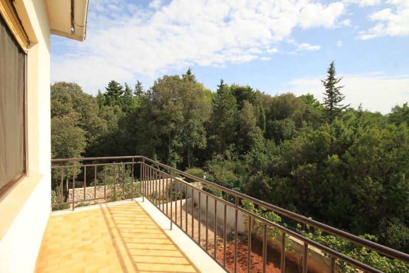 Three-Bedroom Apartment with Terrace and Sea View image 4