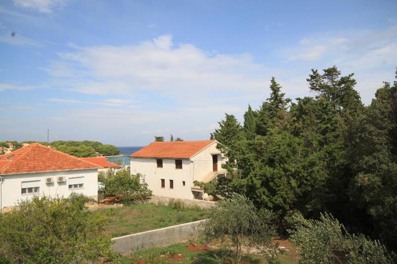 Three-Bedroom Apartment with Terrace and Sea View image 3