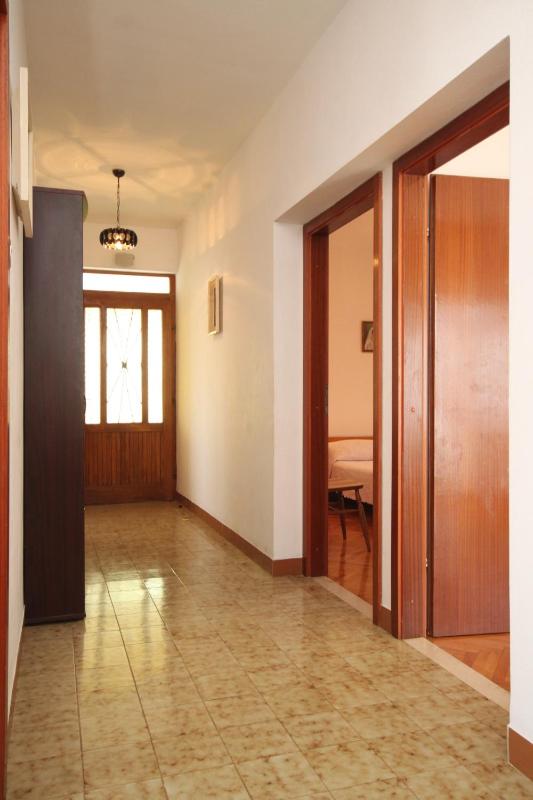 Three-Bedroom Apartment with Terrace and Sea View image 2