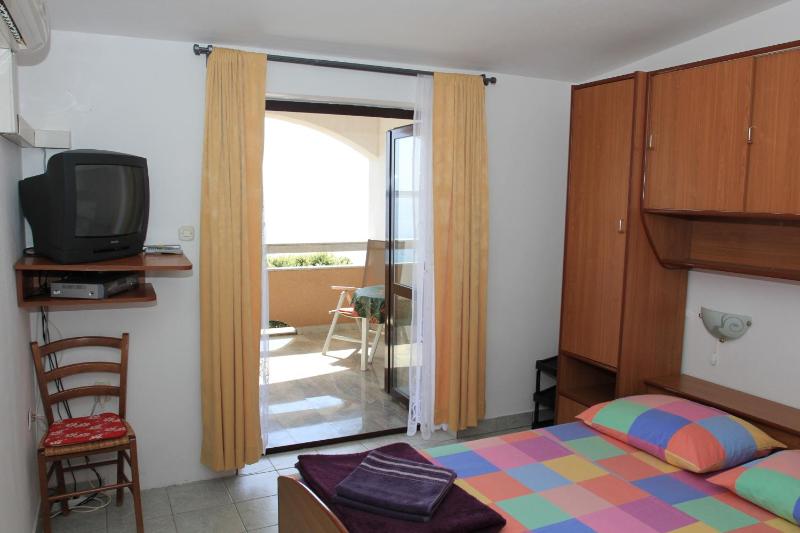 Apartments by the sea Mandre Pag - 8655 - image 29