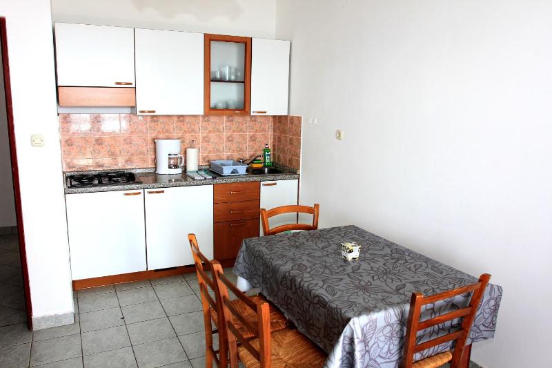 Apartments by the sea Mandre Pag - 8655 - image 4