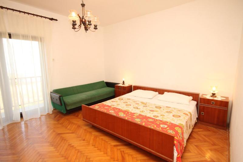 Three-Bedroom Apartment with Terrace and Sea View image 1