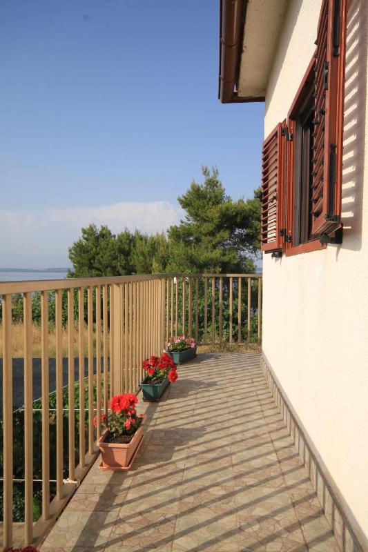 Three-Bedroom Apartment with Terrace and Sea View image 4