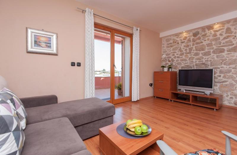 One-Bedroom Apartment with Terrace and Sea View image 1