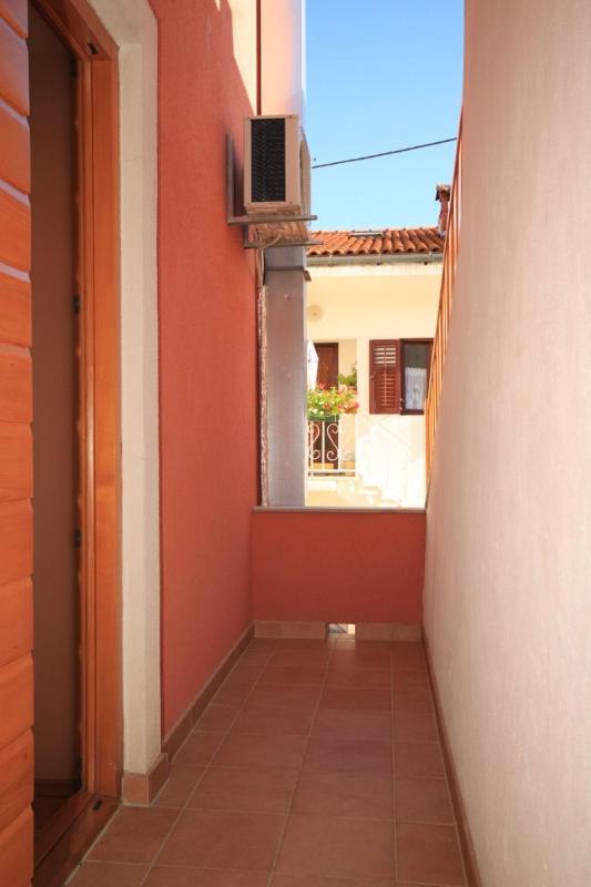 One-Bedroom Apartment with Terrace and Sea View image 3