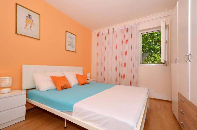 One-Bedroom Apartment with Terrace and Sea View image 1