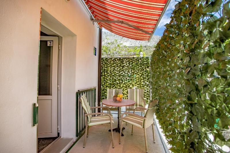 Family friendly seaside apartments Duce Omis - 8668 - image 2
