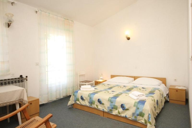 One-Bedroom Apartment with Terrace and Sea View image 1
