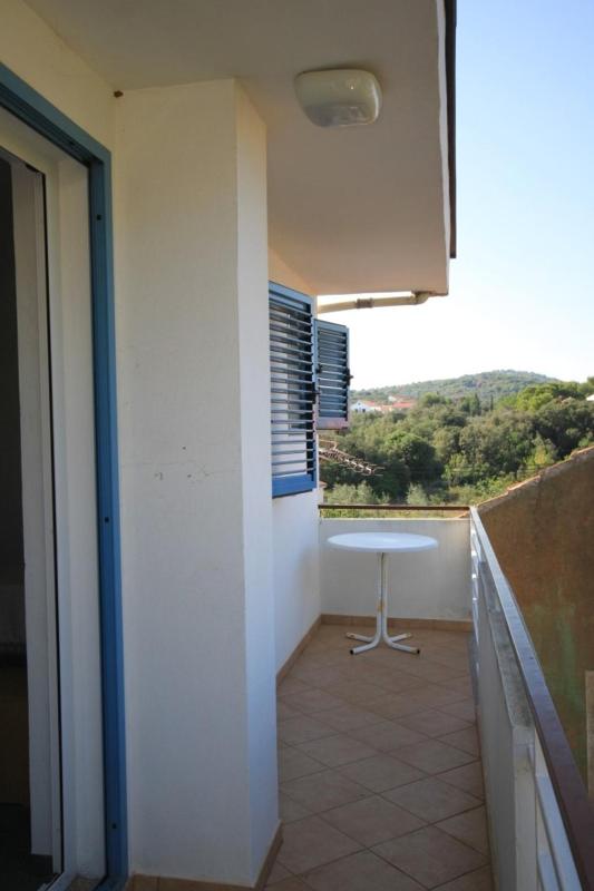 One-Bedroom Apartment with Terrace and Sea View image 4